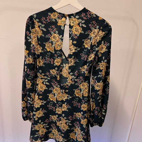 Floral Pattern Dress with Open V Shape Back - Picture 5 of 5